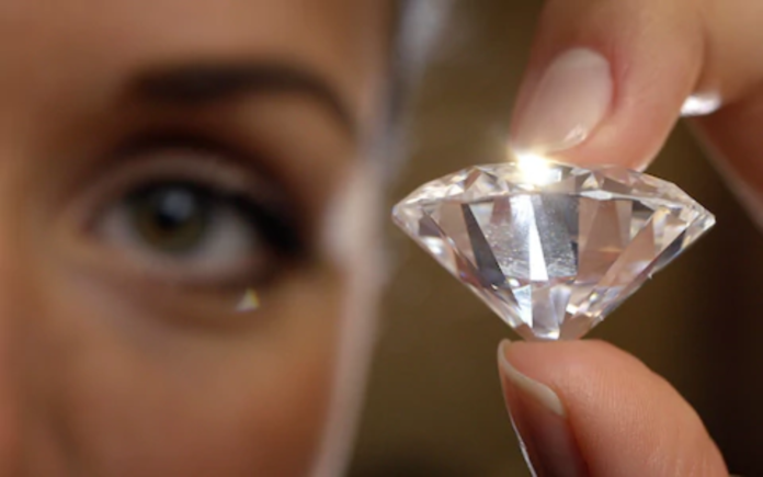 Braceletes de diamante: Qual o melhor tipo de diamante e lapidação?