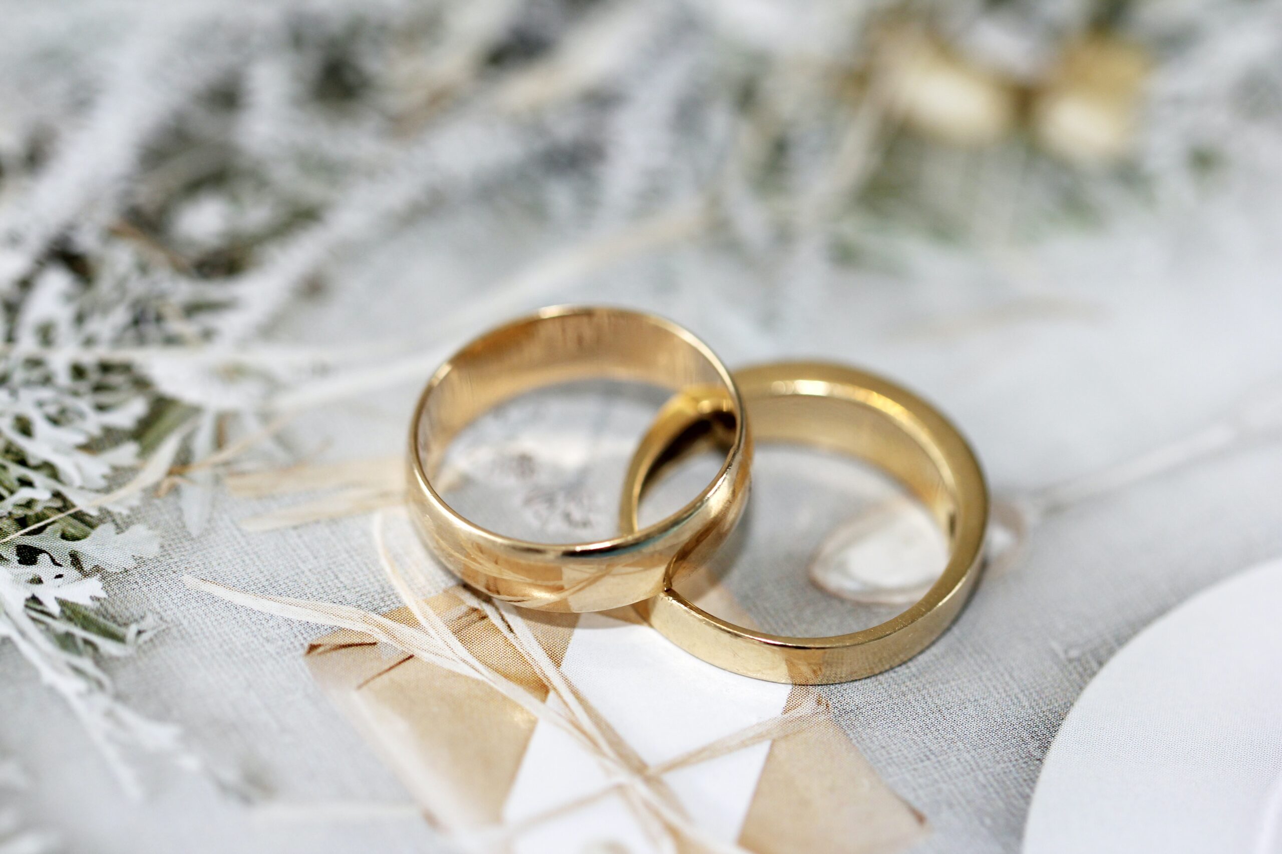Alianças de casamento tradicionais ou modernas: qual escolher?