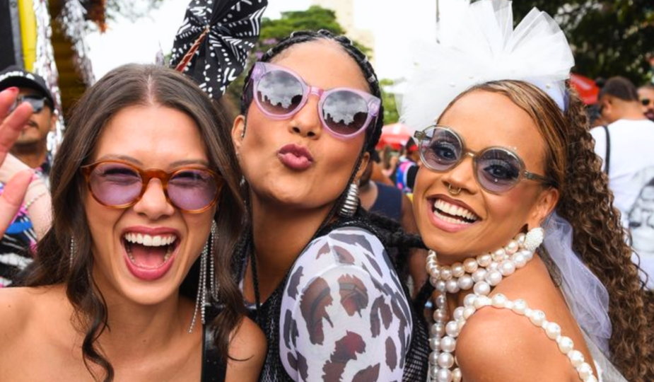 Qual o melhor look para carnaval de rua? Confira dicas de conforto e muito estilo!