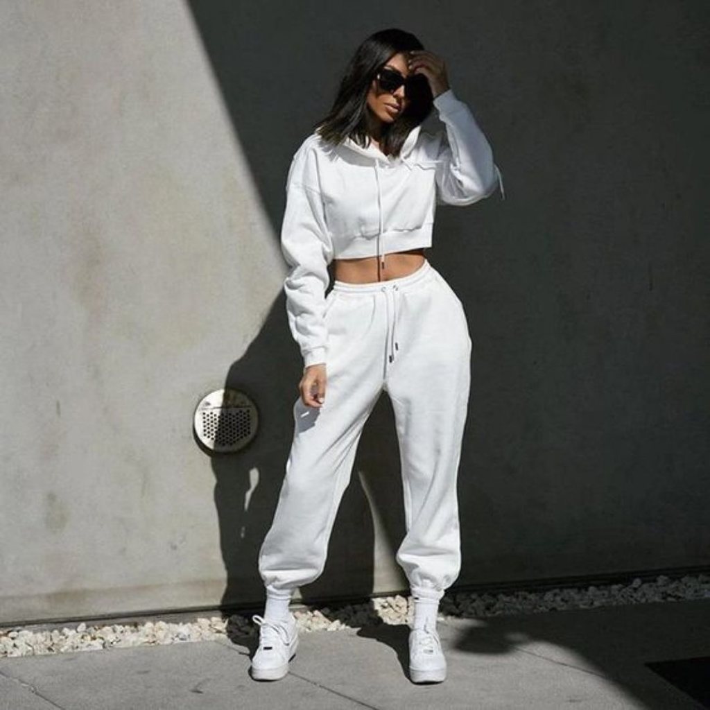 Inspirações: Estilo de rua com roupas esportivas estilosas.