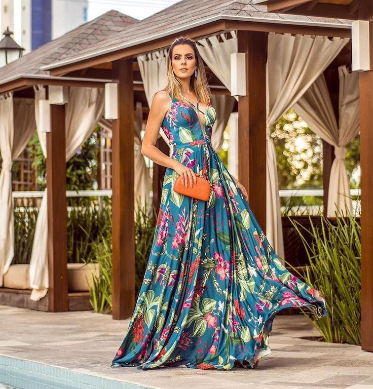 Vestido longo colorido: Como escolher o modelo perfeito?