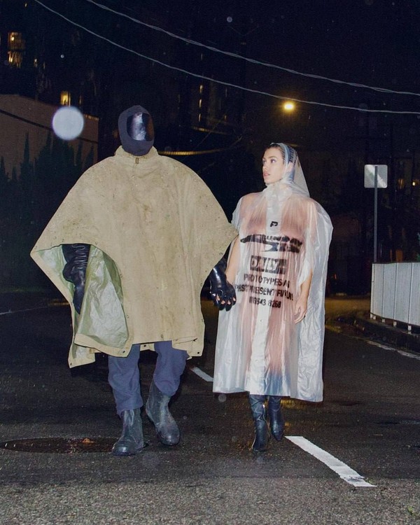Qual o mistério por trás de Kanye West e Bianca capa de chuva? Descubra aqui.