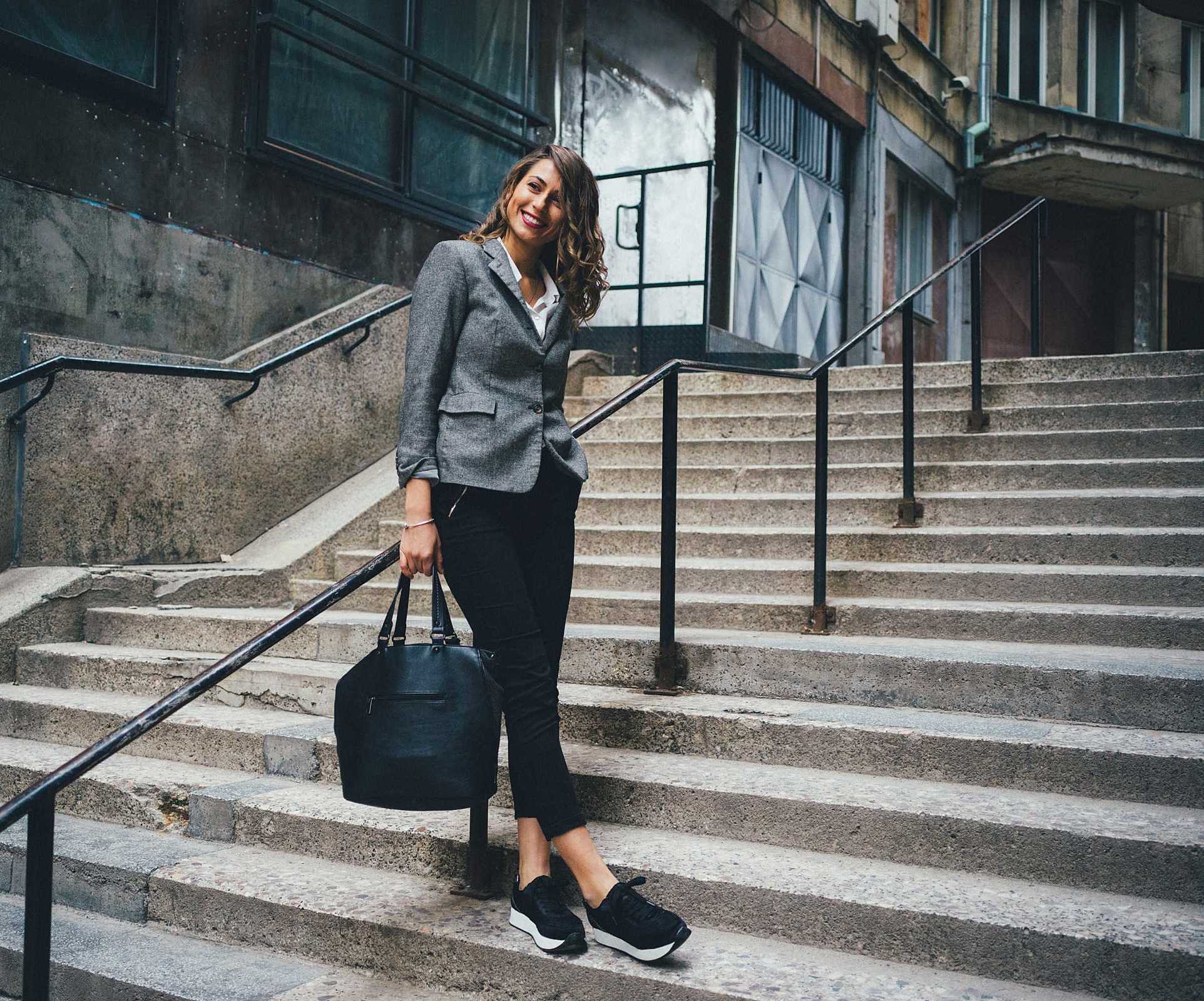 Guia completo de Roupas modernas de rua: aprenda a combinar tênis, calças e jaquetas para expressar sua autenticidade e arrasar!