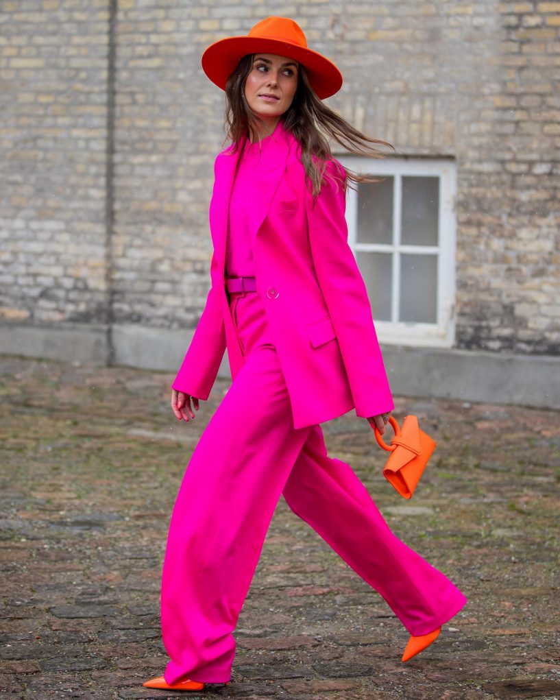 Streetstyle feminino colorido para quem ama ousar: Como adicionar mais cor no seu dia a dia fácil!