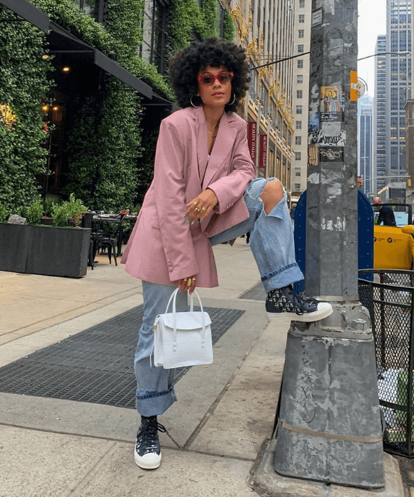 Look com peças oversized combina com tudo? Desvendamos os segredos do estilo.