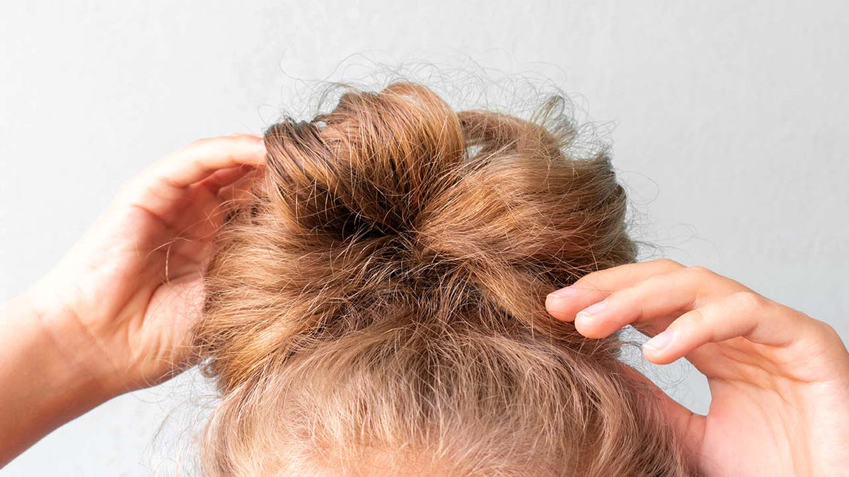 Cabelo frizz tem solução? Teste estes truques caseiros e comprove os resultados.