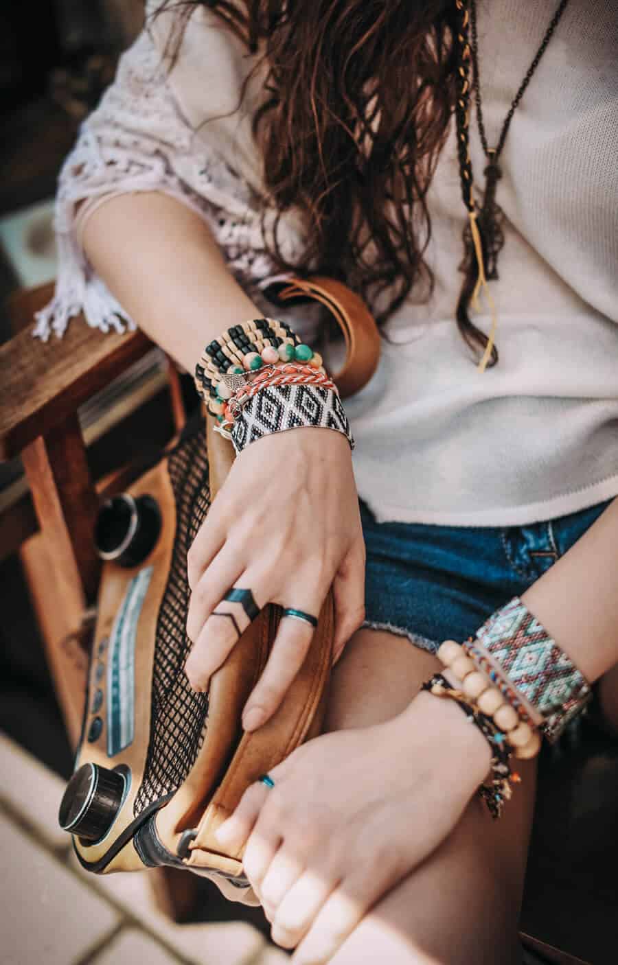 Onde achar pulseiras modernas e baratas? Veja opções incríveis para seu look!