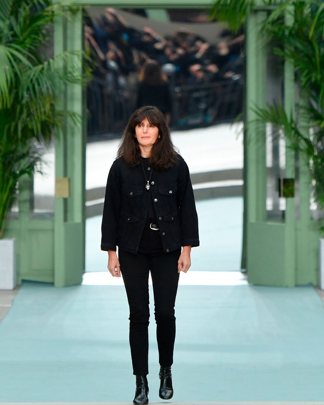 Quem é Chanel Virginie Viard? Descubra tudo sobre a mente criativa que comanda a Chanel atualmente.