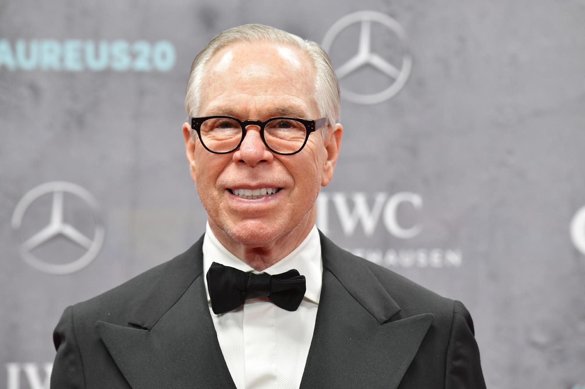 O dono da Tommy Hilfiger ainda está no comando? Saiba tudo sobre a sua atualidade.