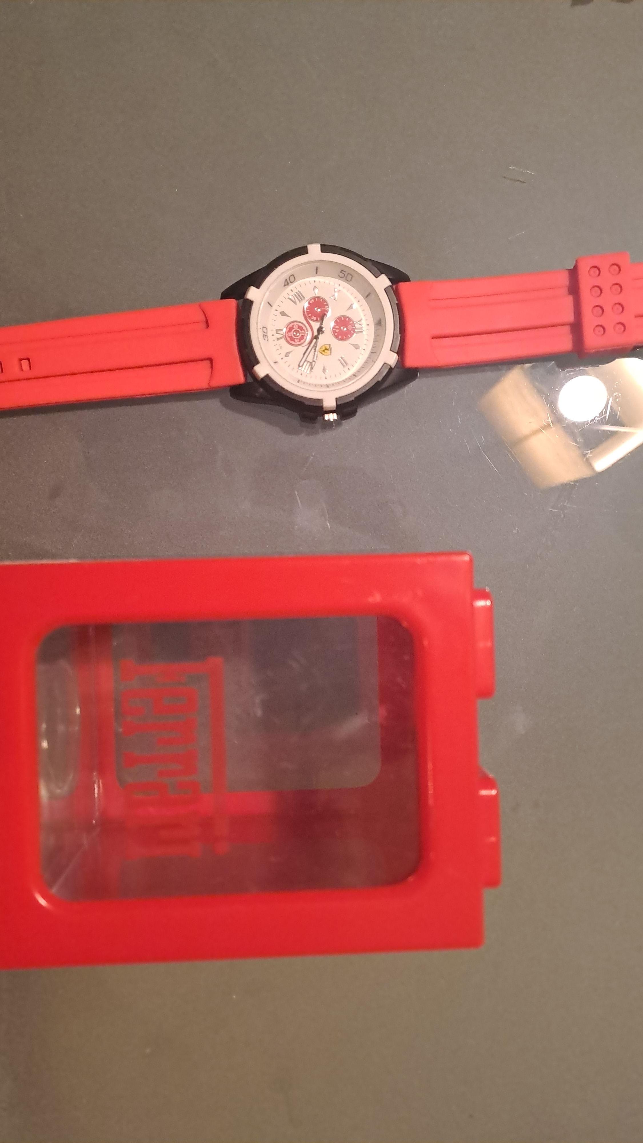 Relogio Ferrari original vale a pena? Descubra os prós e contras aqui.