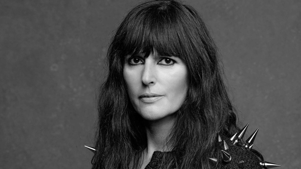 Quem é Chanel Virginie Viard? Descubra tudo sobre a mente criativa que comanda a Chanel atualmente.
