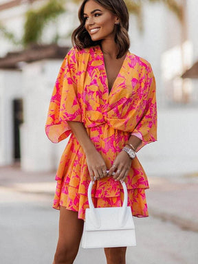 Como usar vestidos curtos floridos no verão (dicas práticas para looks incríveis)