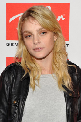 Quem é Jessica Stam? Conheça sua trajetória e sucesso rápido!